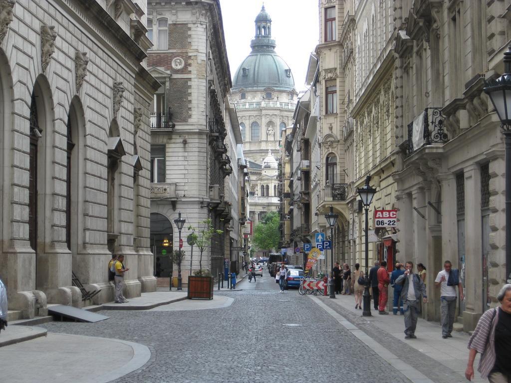 One Step From Budapest'S Broadway Hotel Szoba fotó